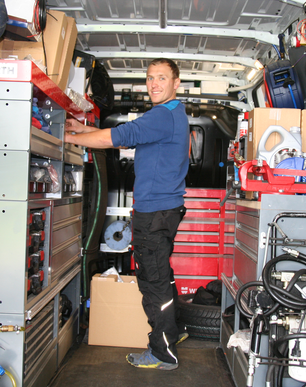 Stangl Kundendienst Techniker Service Fahrzeug