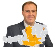 Stangl Gebietsleiter Kommunaltechnik Andreas Leitner und Gebietskarte