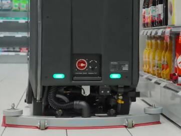 Der CenoBots L50 von Stangl reinigt bis auf 5 cm genau an der Wand und passt seine Kartierung dynamisch an die Umgebung an.