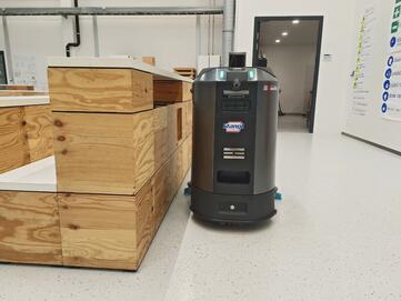 Reinigungsroboter autonome Reinigungsmaschine Cenobots L4 von Stangl reinigt selbstständig auf Bodenflächen