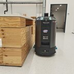 Reinigungsroboter autonome Reinigungsmaschine Cenobots L4 von Stangl reinigt selbstständig auf Bodenflächen