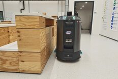 Reinigungsroboter autonome Reinigungsmaschine Cenobots L4 von Stangl reinigt selbstständig auf Bodenflächen