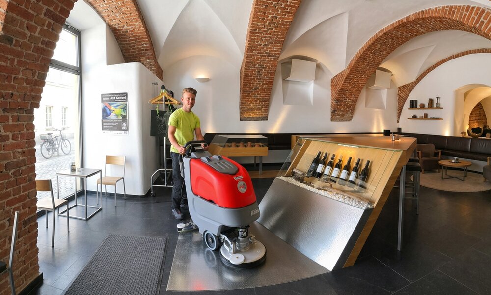 Hako Scrubmaster Scheuersaugmaschine für Weingüter von Stangl