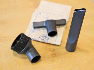 Umfangreiches Saugzubehör des Stangl Teppich-Bürstsaugersr