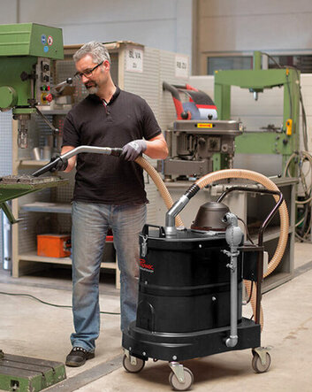 Spezial-Sauger Ruwac R10 von Stangl zur Maschinenreinigung und Absaugung von Metallspänen