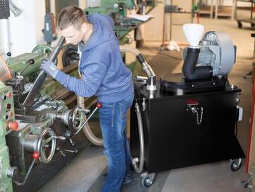 Absaugen von Spänen und Trennen von Kühlmittel mit Ruwac Industriesauger von Stangl