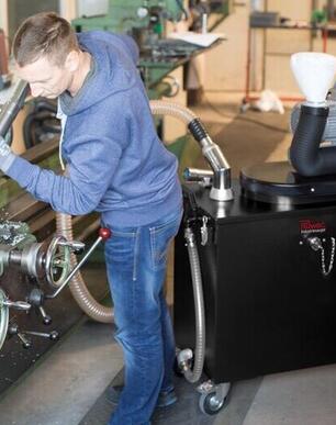 Absaugen von Spänen und Trennen von Kühlmittel mit Ruwac Industriesauger von Stangl