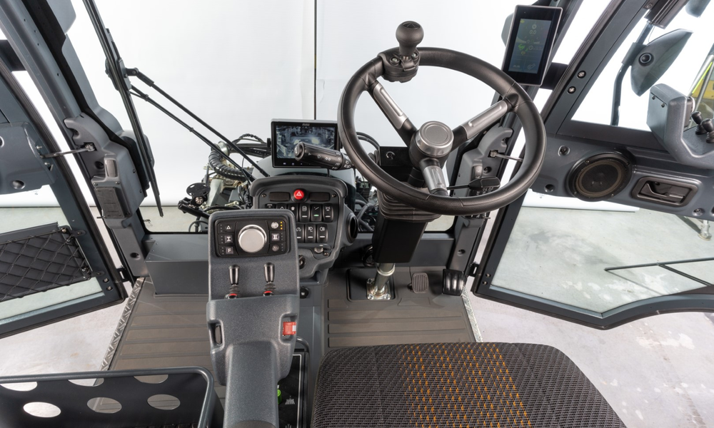 Fahrerkabine mit viel Platz und optimaler Rundumsicht in Hako Citymaster 2250 von Stangl