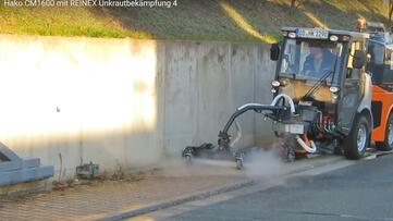 Reinex Heißwasseranlage zur Unkrautbekämpfung mit Geräteträger Hako Citymaster von Stangl
