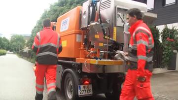 Unkrautbekämpfung mit Heißwassertechnik von Reinex, auf Multicar Geräteträger von Stangl