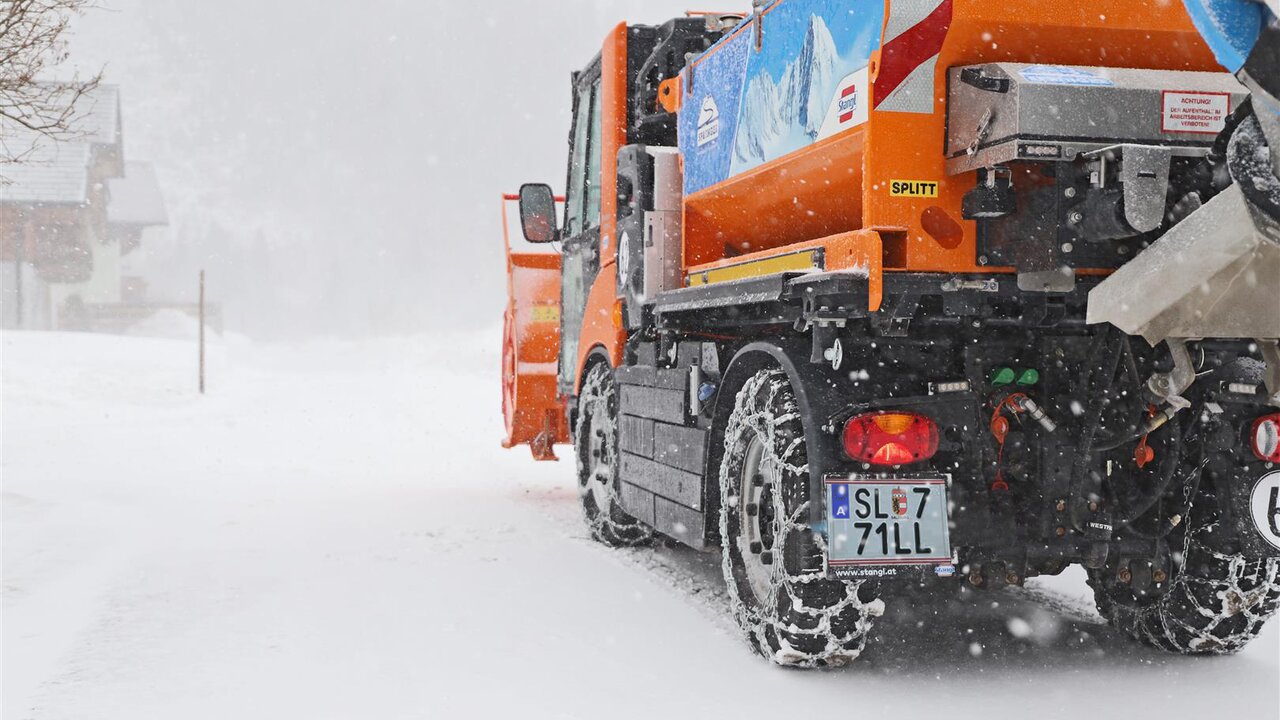 Winterdienst mit Multicar M29 von Stangl