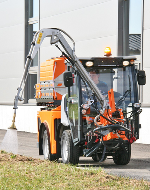 Gießen und Bewässern mit Hako Citymaster und Fiedler-Lanze von Stangl