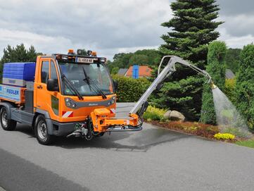 Multicar M29 mit hydraulischem Gießarm, System 'Reinex'