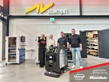 neuer Cenobots Reinigungsroboter von Stangl reinigt in der Produktion bei AV Stumpfl