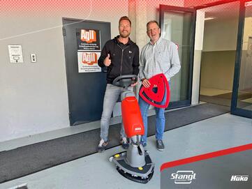 Hako Scrubmaster B5 neue Bodenreinigungsmaschine von Stangl an AGIL übergeben
