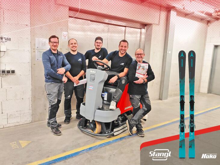 im Atomic Werk Altenmarkt reinigt eine neue Hako Bodenreinigungsmaschine von Stangl 