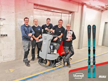 im Atomic Werk Altenmarkt reinigt eine neue Hako Bodenreinigungsmaschine von Stangl 