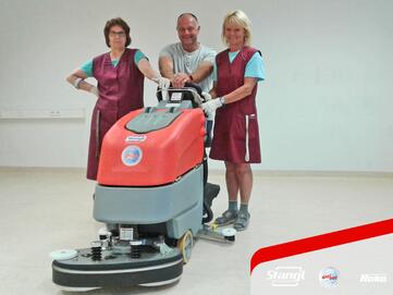 neue Bodenreinigungsmaschine von Stangl für Mittelschule Althofen