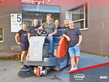 an die Pädagogische Hochschule Graz wurde eine neue, batteriebetriebene Hako Kehrmaschine von Stangl übergeben