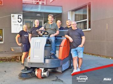 an die Pädagogische Hochschule Graz wurde eine neue, batteriebetriebene Hako Kehrmaschine von Stangl übergeben