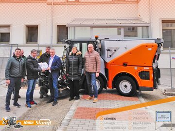 Marktgemeinde Obersiebenbrunn übernimmt neue Hako Citymaster zum Kehren, Kompaktkehrmaschine von Stangl