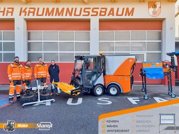 Stangl Kommunaltechnik übergibt eine neue Kommunalmaschine, Geräteträger zum Kehren, Mähen und für den Winterdiest an die Marktgemeinde Krummnussbaum