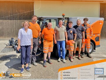 Marktgemeinde Schörfling am Attersee erhält neue Kommunalmaschine von Stangl zum Kehren, Mähen und für den Winterdienst