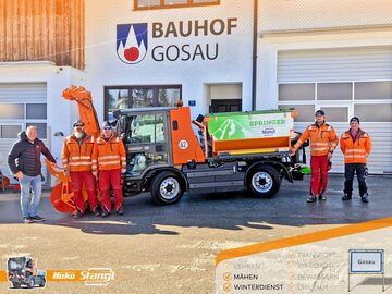 an das Bauhofteam der Gemeinde Gosau konnte Stangl einen neuen Multicar Geräteträger für den Winterdienst und zum Mähen übergeben