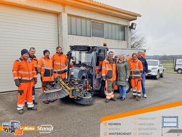 Stangl übergibt neue neue Kommunalmaschine an Marktgemeinde Mauerkirchen