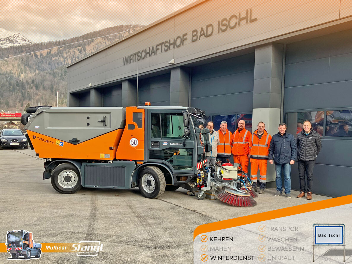 Stangl übergibt einen neuen Multicar Geräteträger für an den Bauhof von Bad Ischl