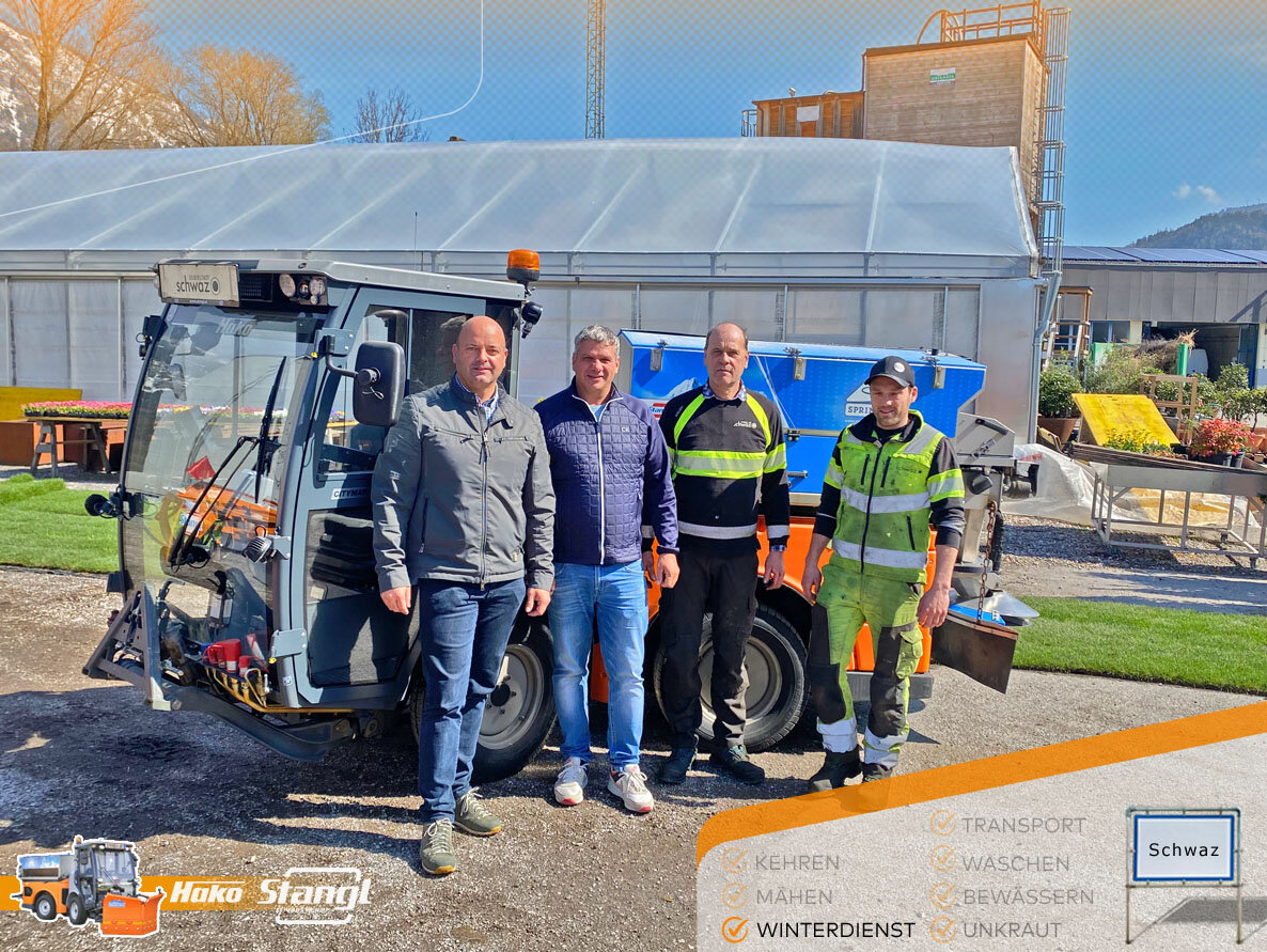 Stangl hat einen neuen Hako Citymaster Geräteträger für den Winterdienst an die Stadt Schwaz übergeben