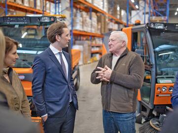 Bundeskanzler Sebastian Kurz besucht Stangl Reinigungstechnik in Straßwalchen