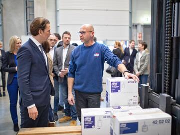 Bundeskanzler Sebastian Kurz besucht Stangl Reinigungstechnik in Straßwalchen