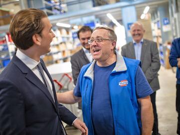 Bundeskanzler Sebastian Kurz besucht Stangl Reinigungstechnik in Straßwalchen