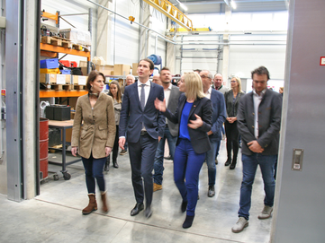Bundeskanzler Sebastian Kurz besucht Stangl Reinigungstechnik in Straßwalchen