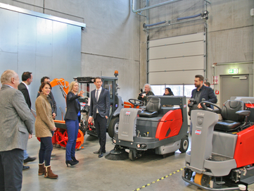 Bundeskanzler Sebastian Kurz besucht Stangl Reinigungstechnik in Straßwalchen