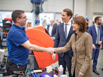  Bundeskanzler Sebastian Kurz besucht Stangl Reinigungstechnik in Straßwalchen