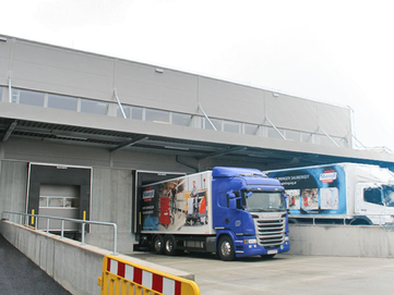 Stangl Reinigungstechnik - neues Logistik- und Kundendienstzentrum Anlierferungsbereich