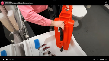 Vorschaubild zum Video Mira 40 Bodenreinigungsmaschine von Stangl Tutorial zum Einsetzen der Bürsten, des Akkus, der Befüllung des Wassertanks sowie zur Reinigung.. 