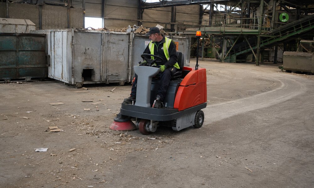 Hako Kehrsaugmaschine für Recyclingbetrieber von Stangl