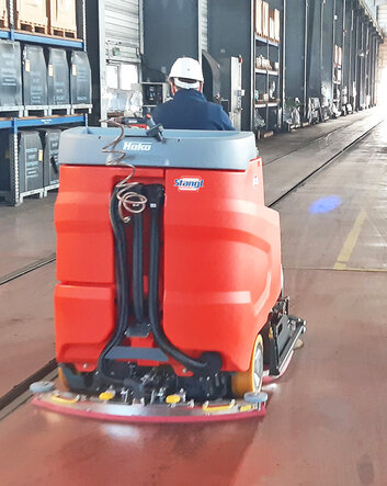 Aufsitz-Bodenreinigungsmaschine zur Nassreinigung Hako Scrubmaster B260R