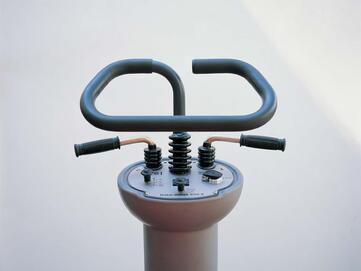 Großer Lenkholm für komfortables Steuern der Hako Aufsitz-Kehrmaschine Sweepmaster B900-R von Stangl