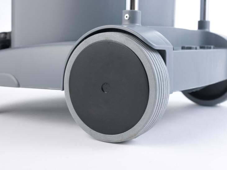 Große Hinterräder des StaVac 50 Nass-Trockensauger von Stangl