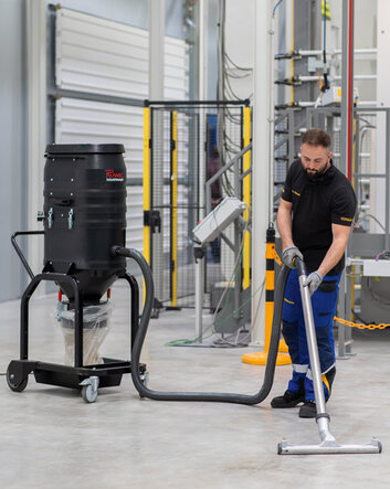 Ruwac Akku-Industriesauger mit Longopac von Stangl Reinigungstechnik