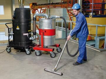 Bodenreinigung von Industriebetrieben mit dem Ruwac DS 2 von Stangl