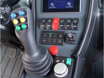 Die Bremsautomatik zieht die elektrische Feststellbremse des Multicar M41 automatisch an 