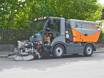 Multicar M29 mit Trilety Straßenkehrmaschine