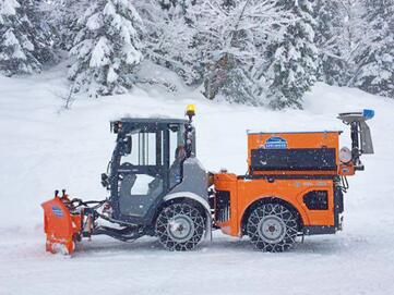 Winterdienst-Technik mit Hako Citymaster  Kommunalmaschine von Stangl, Schneeräumung auf Straßen, Wegen und Fußgängerzonen
