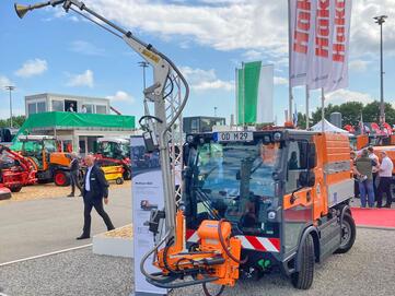 Gießarm von Fiedler, zum Gießen und Bewässern von pflanzen und Grünanlagen, auf Multicar von Stangl