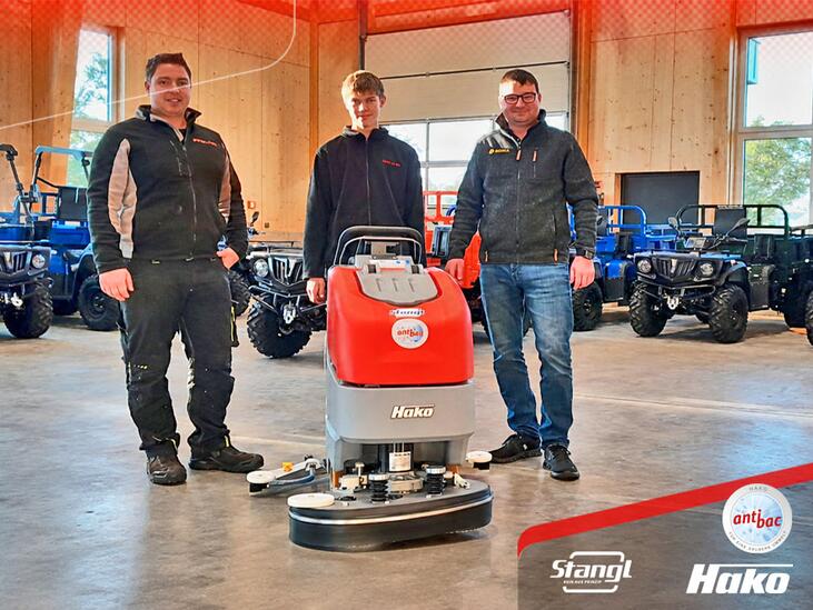 Sommersguter Landtechnik setzt zur Unterhaltsreinigung eine neue Hako Reinigungsmaschine von Stangl ein